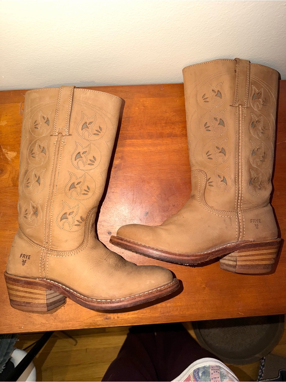 Vintage Frye Austin Nubuck Suede Cowgirl Boots Tooled Flower Inlay USA 6 M - Picture 3 of 8